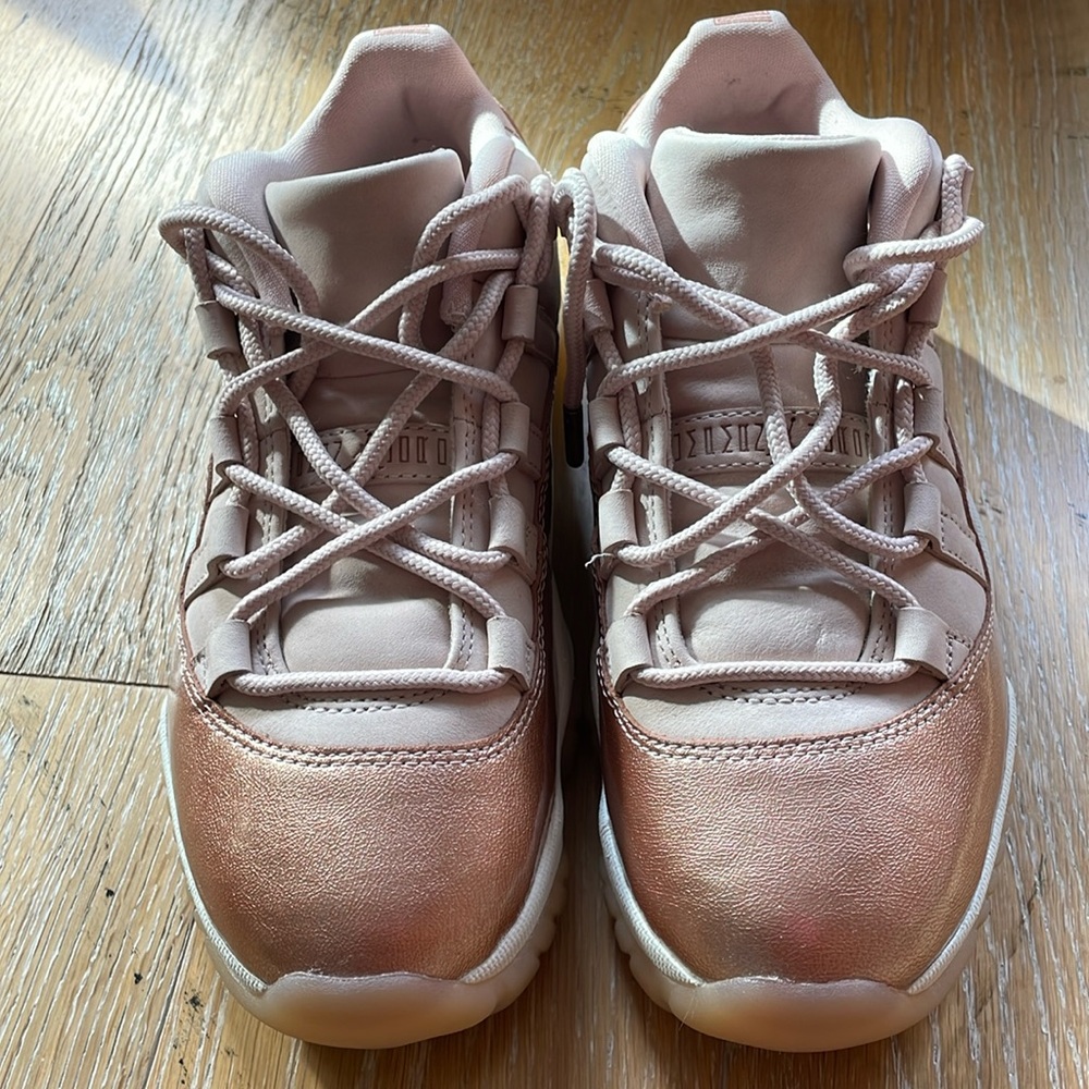 Air Jordan 11 Retro Rose Gold Size 6.5